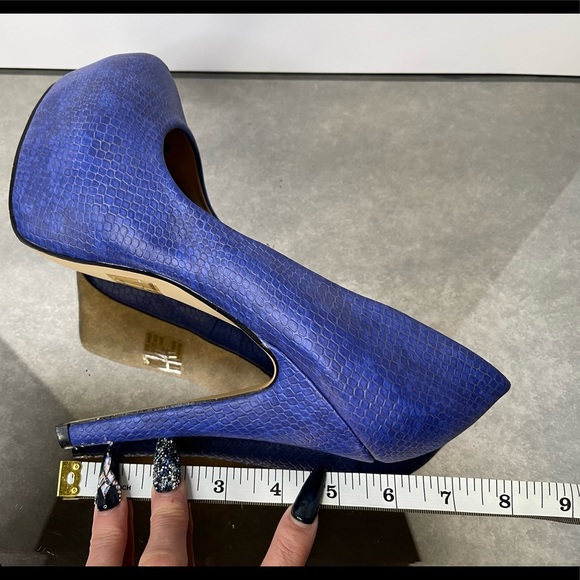 JustFab Blue High Heels Size 9 - Picture 3 of 13